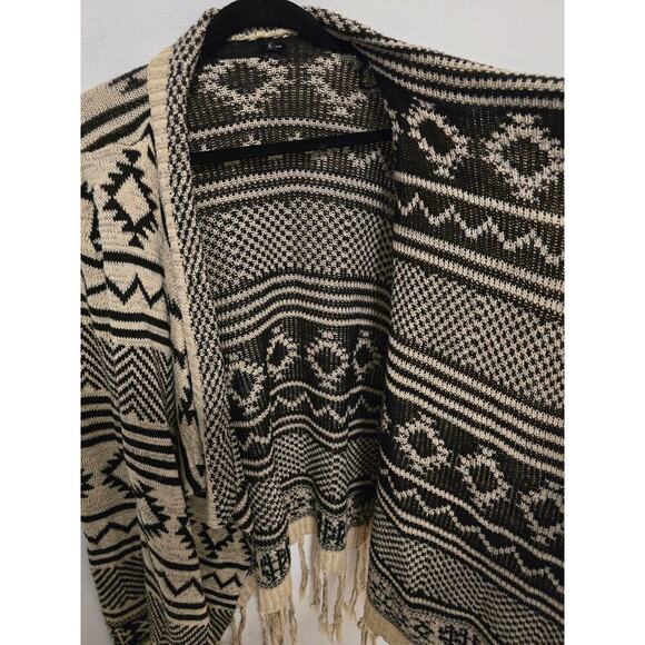 Anthro Blu Pepper Aztec Fringe Open Cardigan Size Large Black White Sweater - Picture 3 of 7